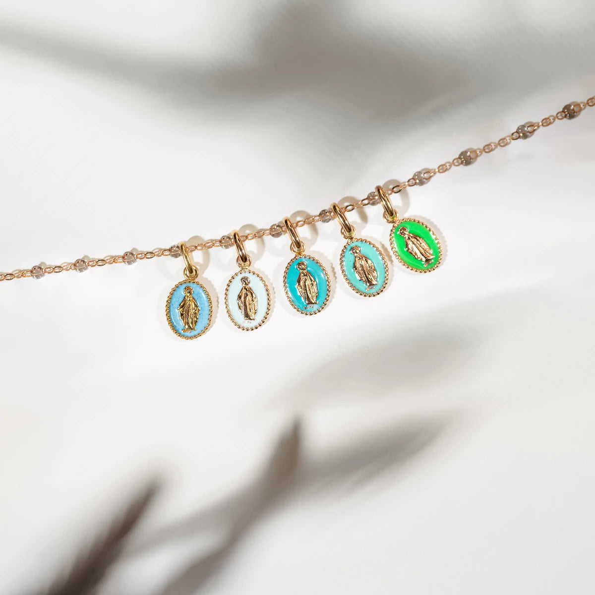Gigi Clozeau - Pendentifs Madone Emaillée